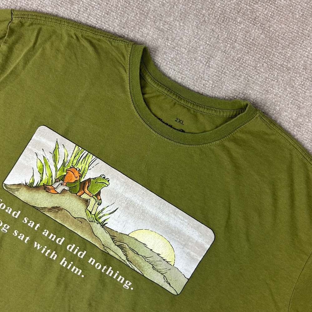Frog and Toad Sat And Did Nothing Frog Sat With Him T-Shirt Men 2XL Graphic Logo